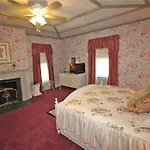 Old Beach Inn