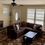 Modern Cottage Downtown Npt-Waites Wharf Cottage Re05618-Str
