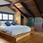 Magical Post And Beam Loft Downtown Newport!