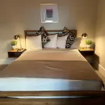 Entire Modern 7 Unit 7 Bath Boutique Inn