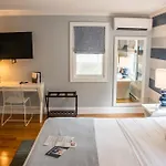 Town & Tide Inn