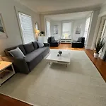 Entire Charming Victorian Home Downtown Newport