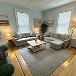 Entire Charming Victorian Home Downtown Newport