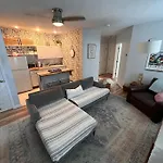 Dog-Friendly Downtown Newport Apartment