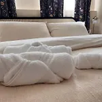 Dog-Friendly Downtown Newport Apartment