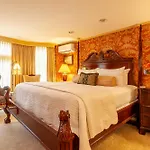 Ivy Lodge