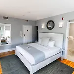 Town & Tide Inn