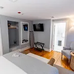 Town & Tide Inn