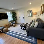 Prime Location! Renovated House! 6 Bed4 Bath