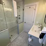Prime Location! Renovated House! 6 Bed4 Bath