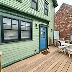 Prime Location! Renovated House! 6 Bed4 Bath