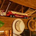 Magical Post And Beam Loft Downtown Newport!