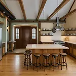 Magical Post And Beam Loft Downtown Newport!