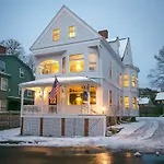 Chart House Inn