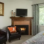 Beech Tree Inn And Cottage