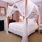 Yankee Peddler Inn