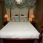 Bellevue Manor