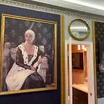 Admiral Weaver Inn