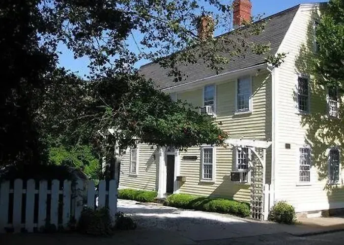 Admiral Farragut Inn