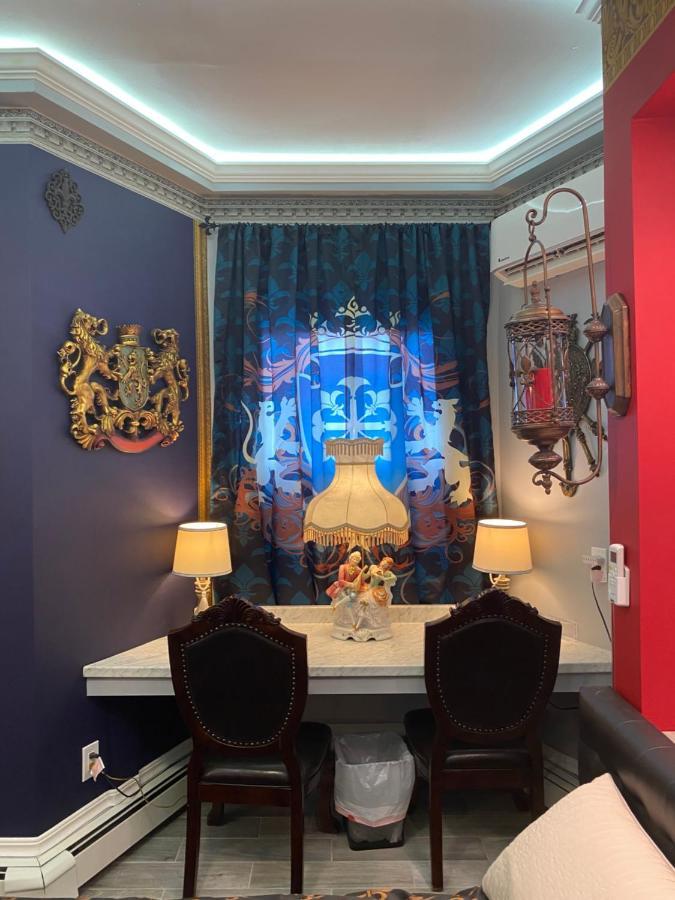 Admiral Weaver 4* Newport