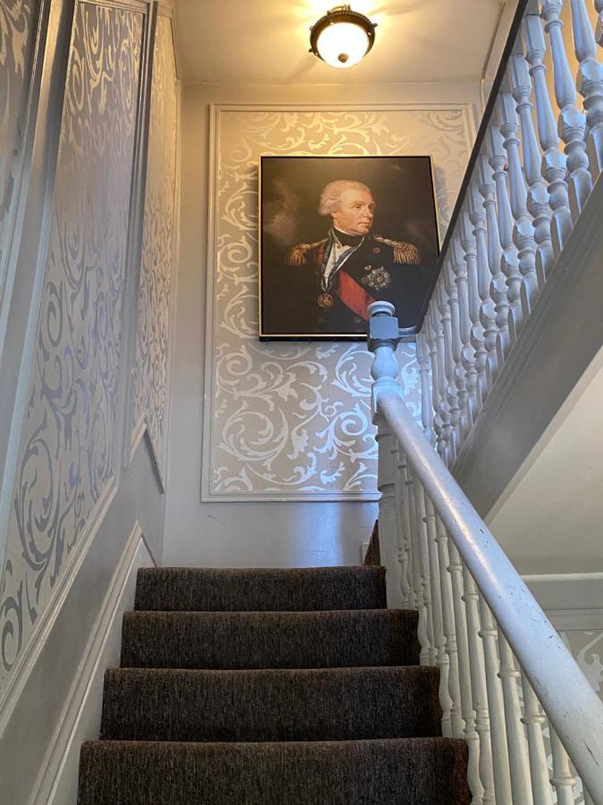 Admiral Weaver Bed & Breakfast 4*