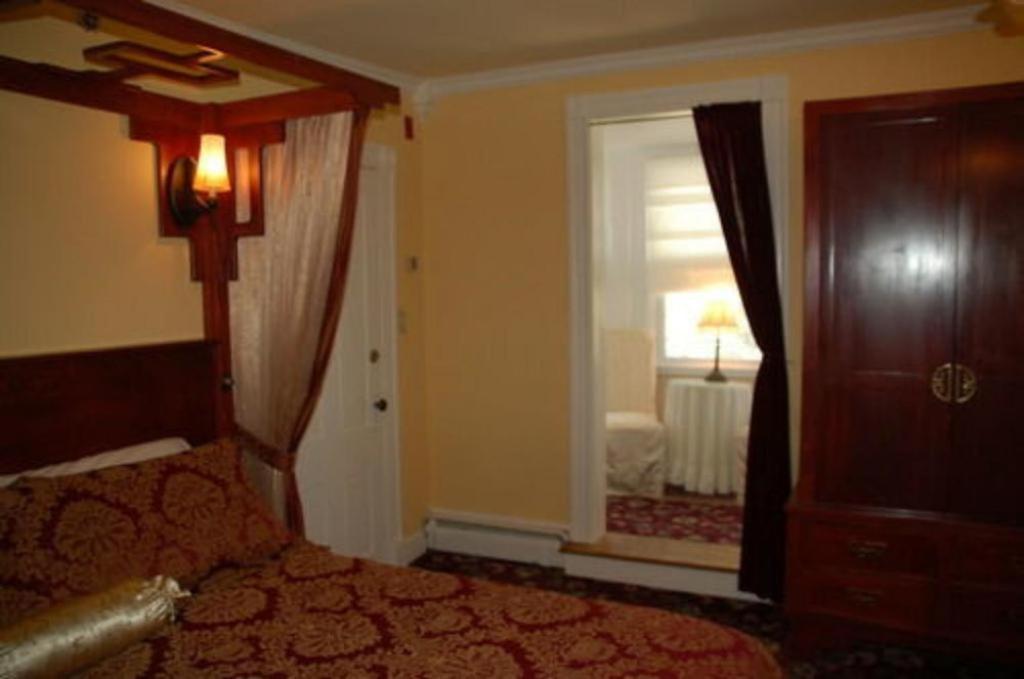Artful Bed & Breakfast Newport