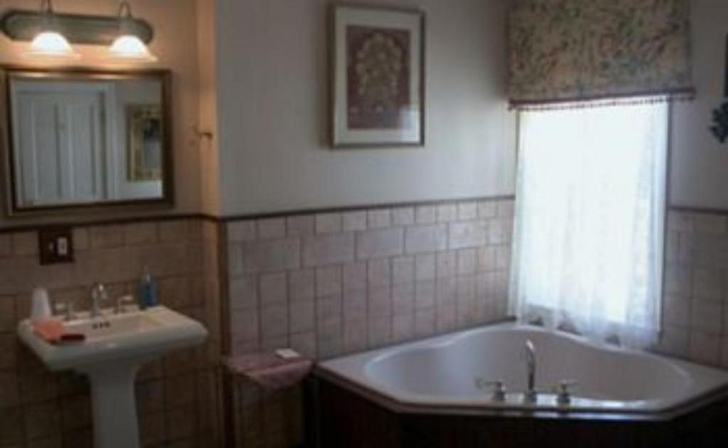 Artful Bed & Breakfast Newport