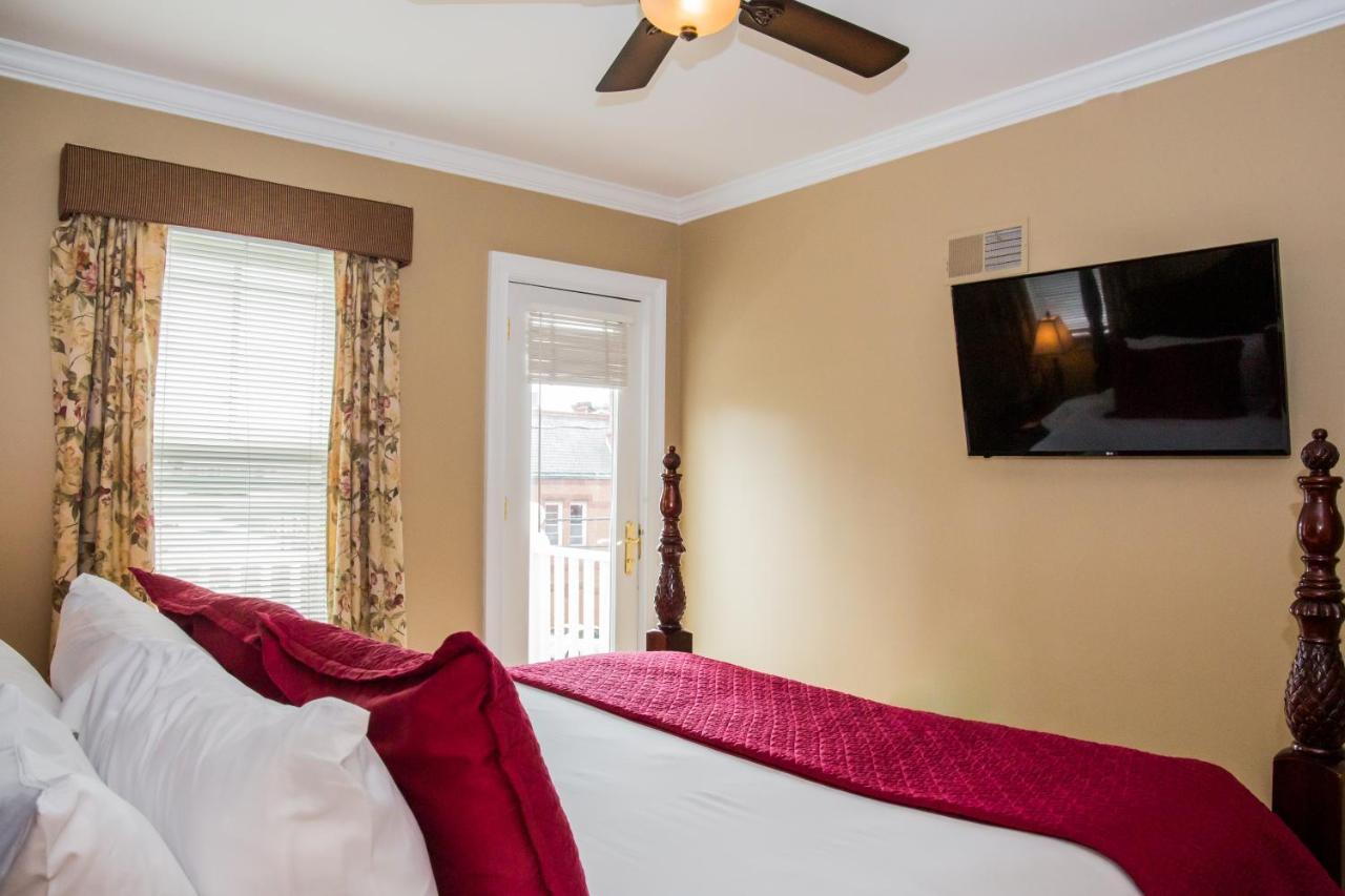 Almondy Inn 3*