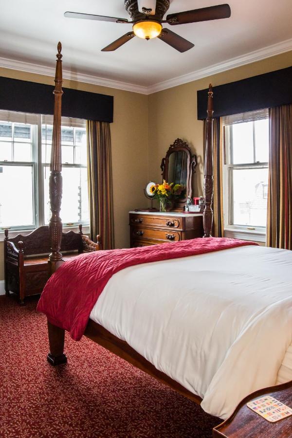 Almondy Inn 3*