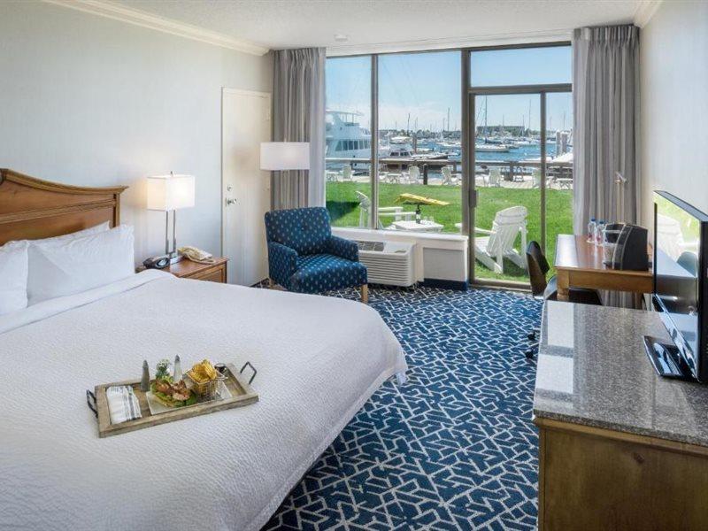 Hotel The Harbor & Marina Newport
