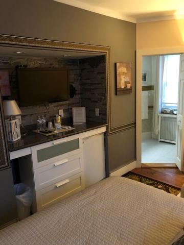 Admiral Weaver Bed & Breakfast Newport