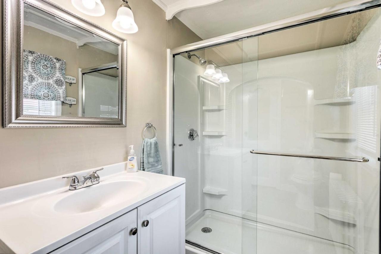 House Less Than 3 Mi To Beaches And Bowens Wharf! *