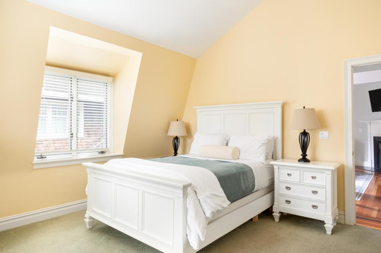 Aparthotel Pelham Court 3*