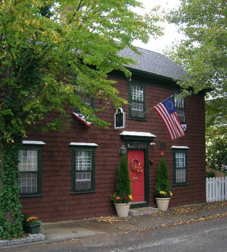 Melville House 2*