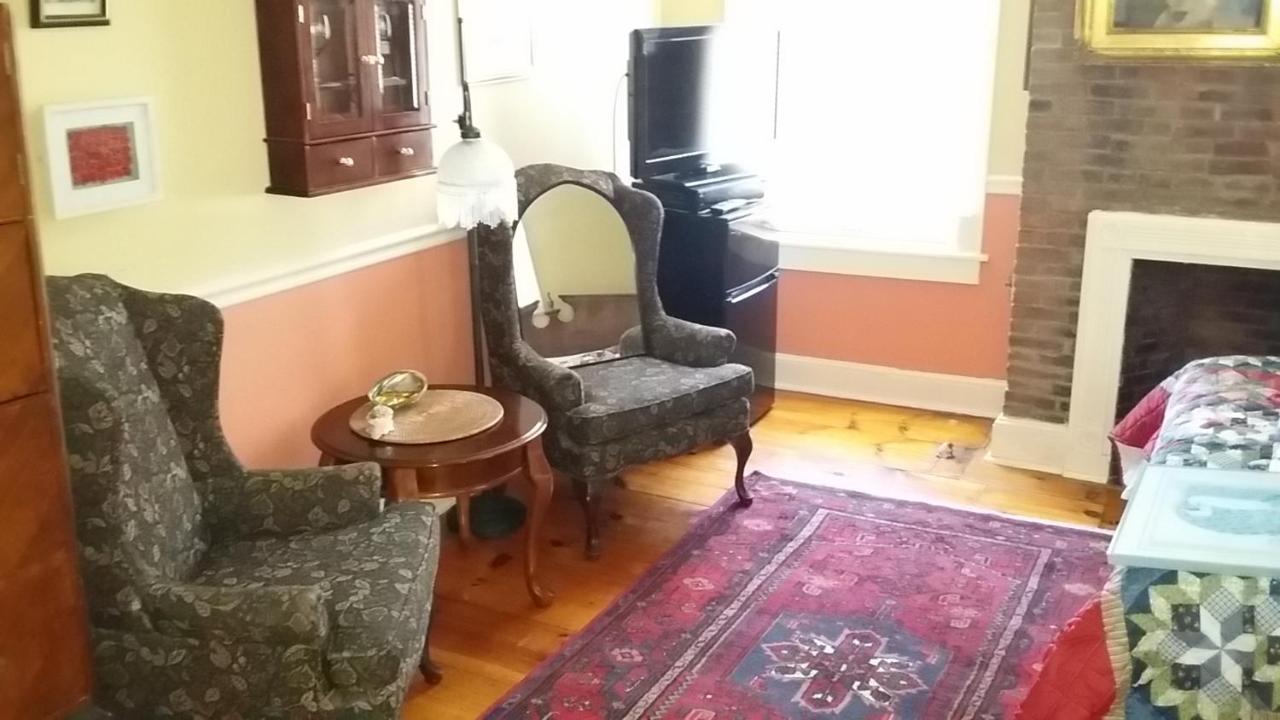The Burbank Rose Bed & Breakfast 3*