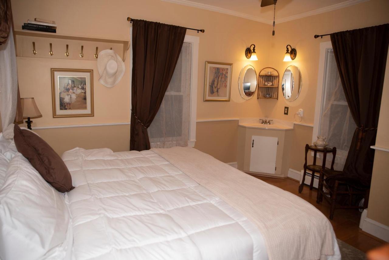 Artful Bed & Breakfast Newport