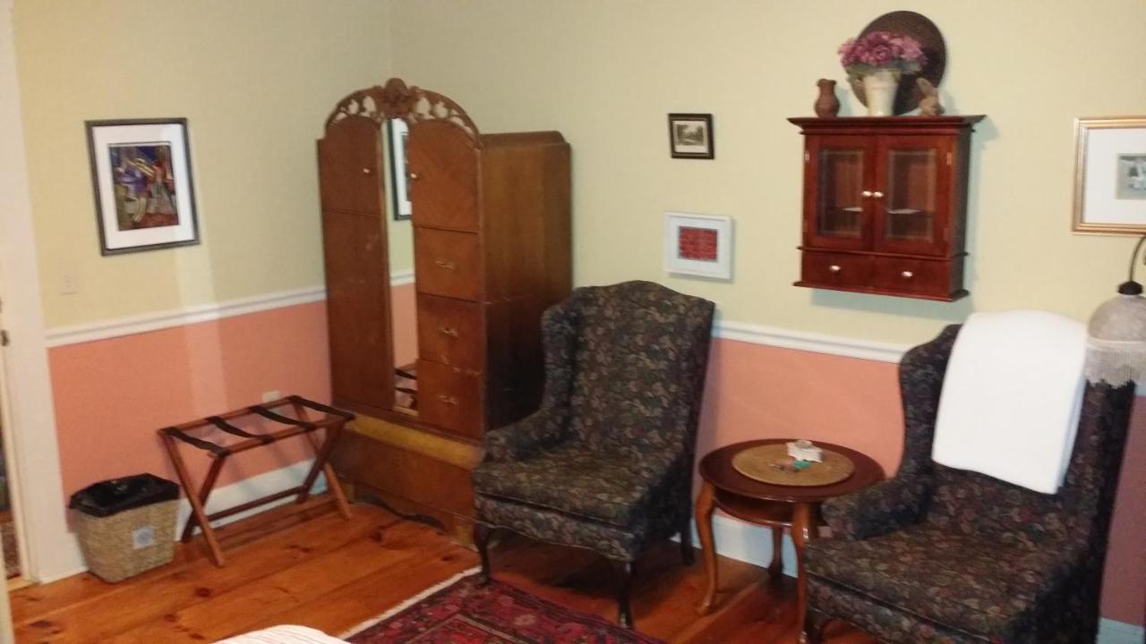 The Burbank Rose Bed & Breakfast 3*
