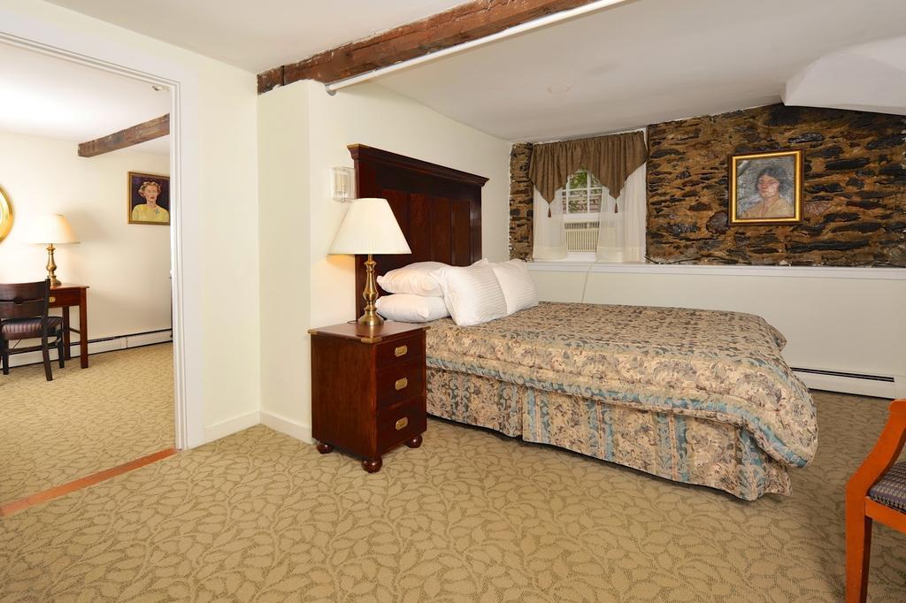 Inn Yankee Peddler Newport