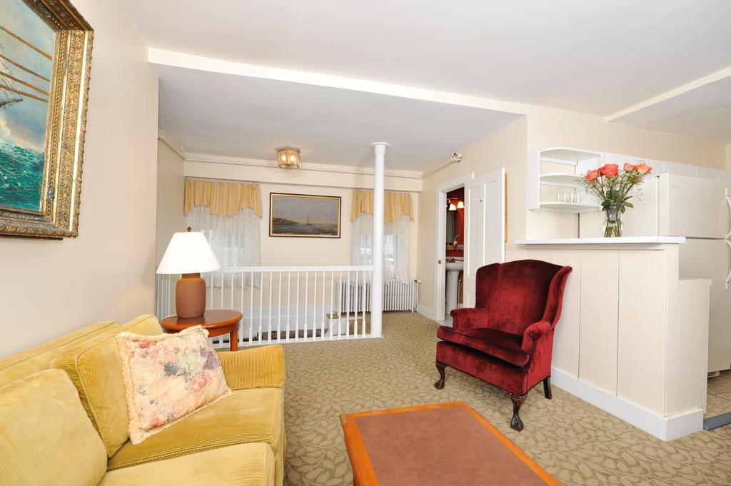 Yankee Peddler Inn Newport