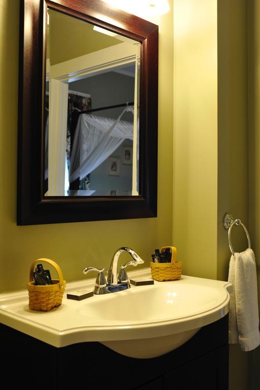 Inn Yankee Peddler Newport