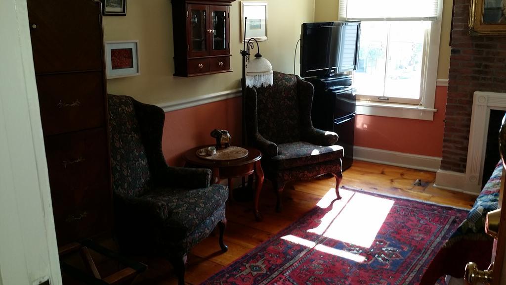The Burbank Rose 3* Newport