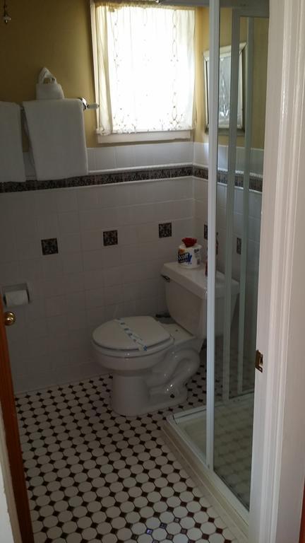 The Burbank Rose 3*