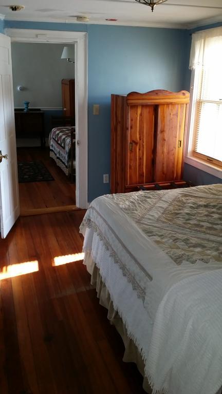 The Burbank Rose Bed & Breakfast Newport
