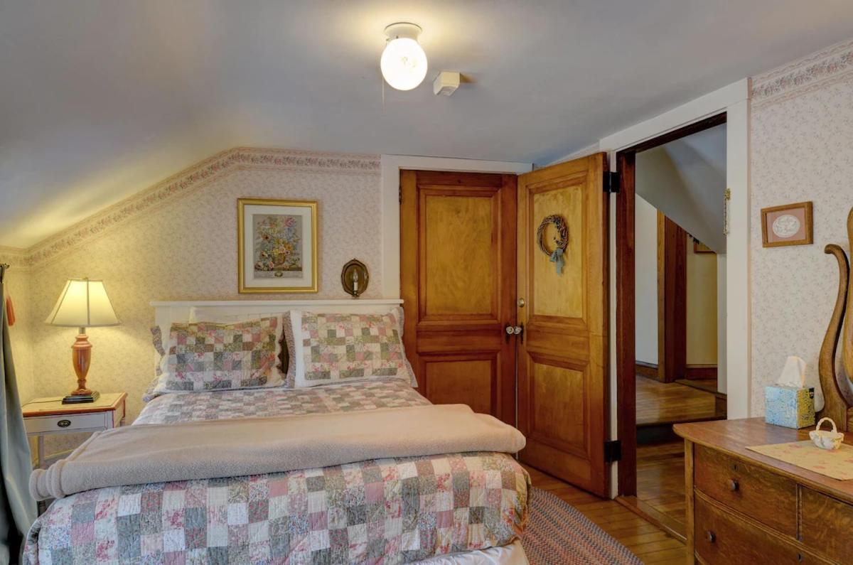 Melville House Inn 2*