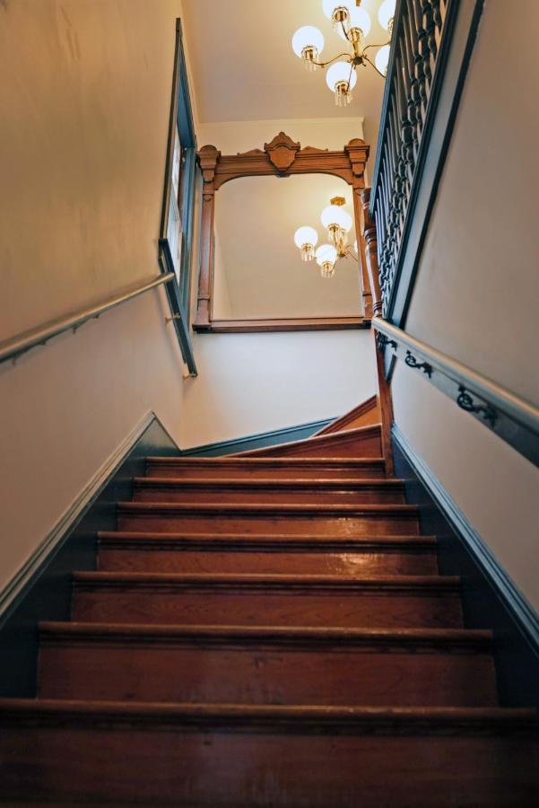 Bed & Breakfast Chart House
