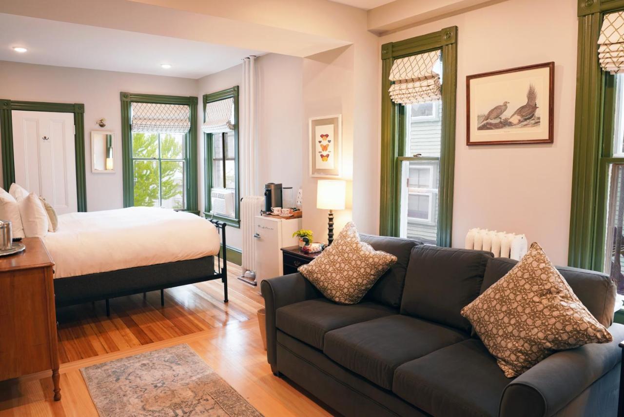 Bed & Breakfast Chart House