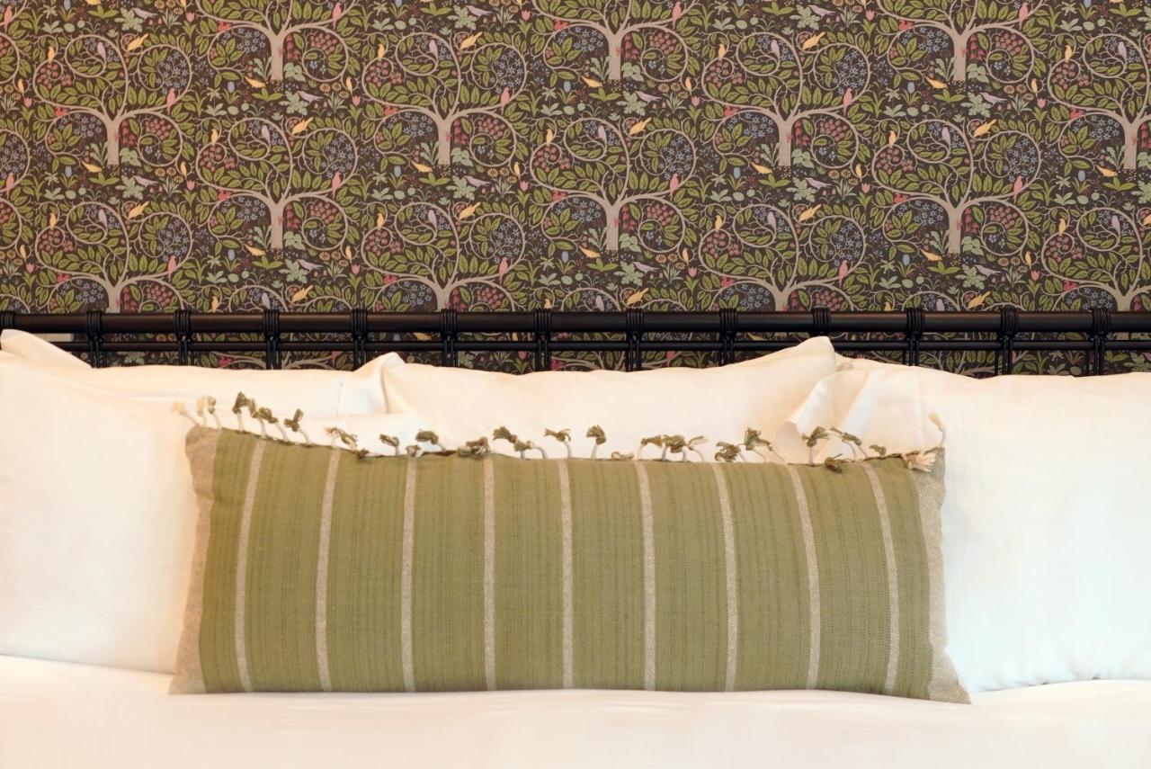 Bed & Breakfast Chart House 3*