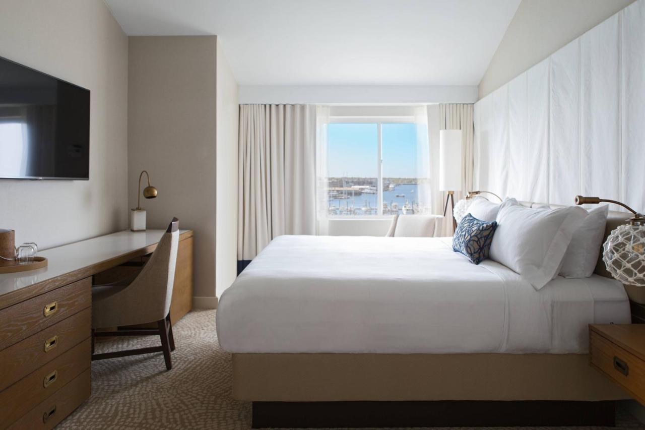 Marriott & Hotel