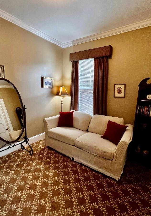 Inn Almondy
