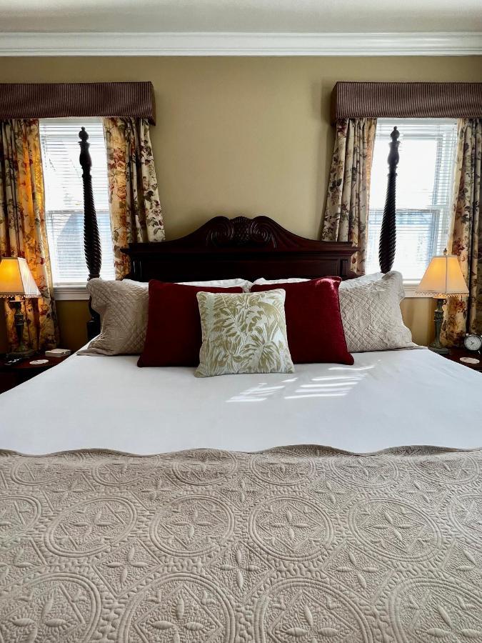 Almondy Inn